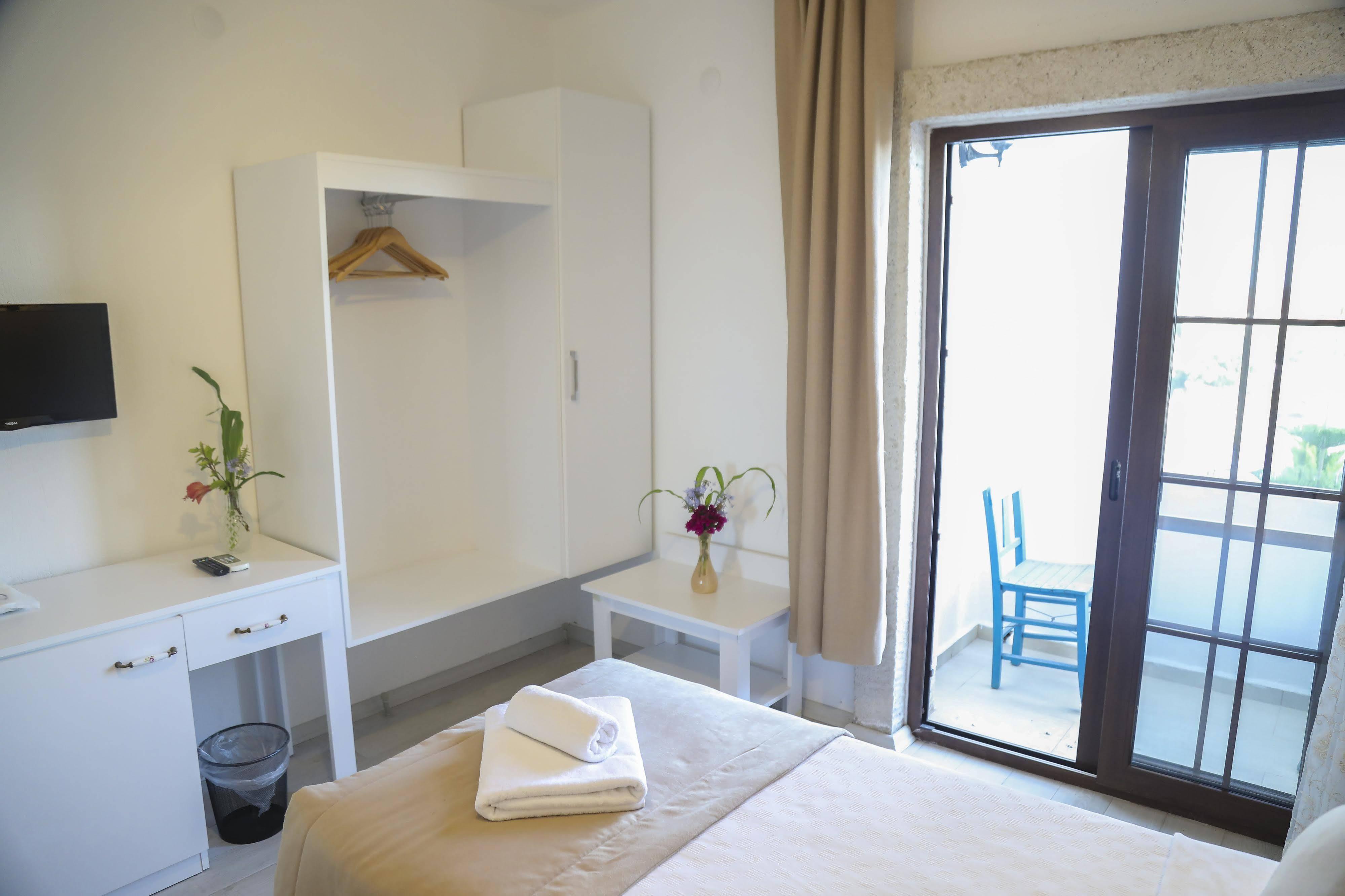 Aksu Hotel Алачати Экстерьер фото